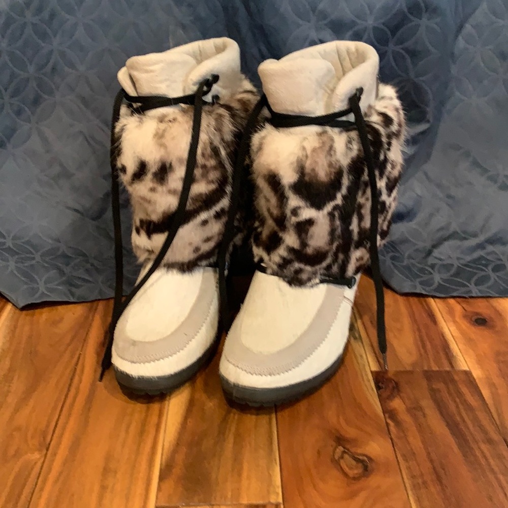 Fur boots. Size 40. Excellent condition.